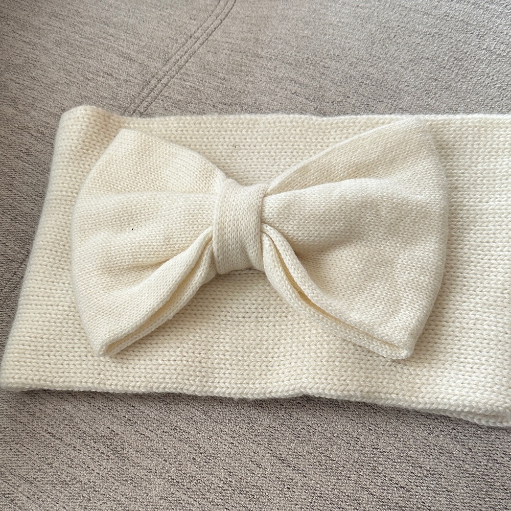 Kate Spade Cream Bow Knit neck band scarf